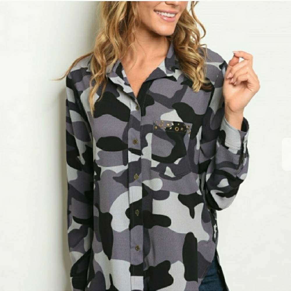🆕Grey Camouflage Blouse🆕
